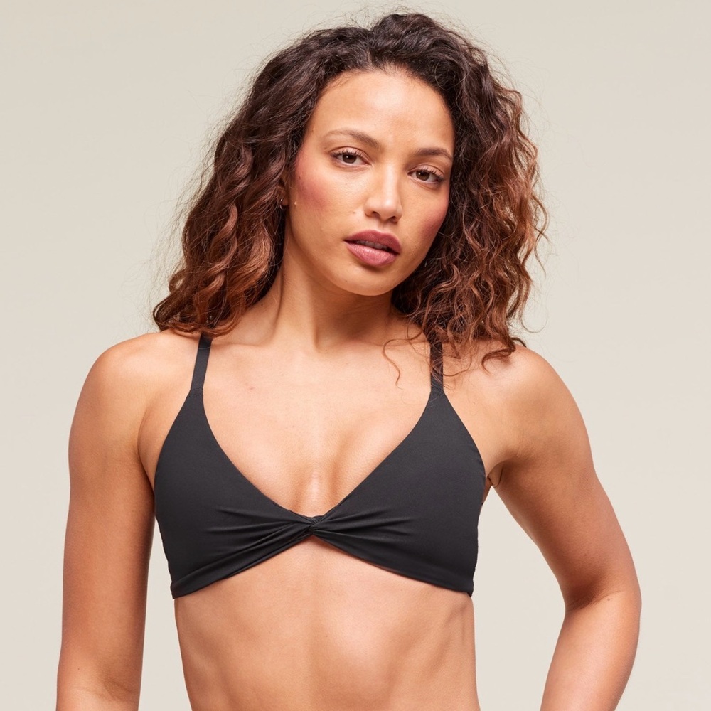 NWT XS Gymshark Black Twist Front Bralette